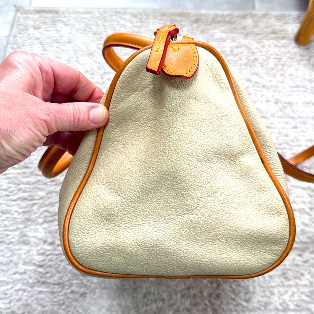 Dooney & Bourke 1975 Sorrento Barrel Satchel  - Sand - Excellent Condition - Picture 5 of 14